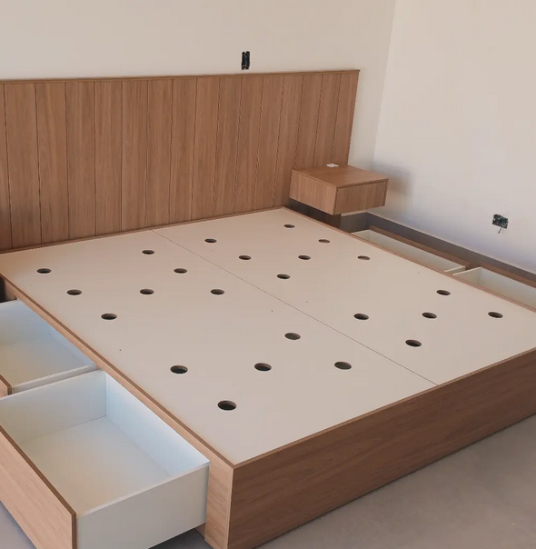 Cama com gavetões embutidos